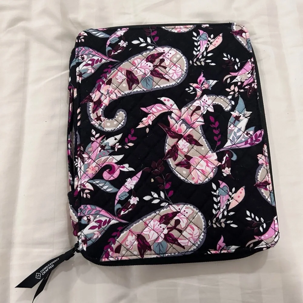 NWOT Vera Bradley Tablet Case in botanical paisley